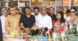 আইনমন্ত্রীর লেখা ‘শুধু মাধবীর জন্য’ বইয়ের মোড়ক উন্মোচন